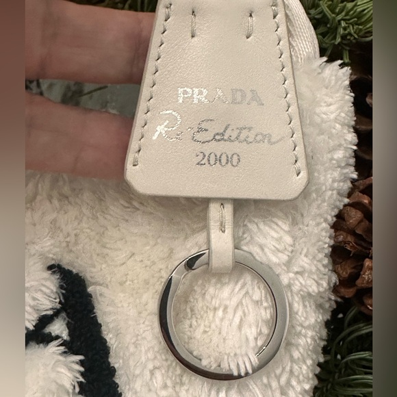 🎄🌲🎄SALE PRADA VINTAGE Re-edition 2000 faux fur handbag no dust bag. - Picture 3 of 15